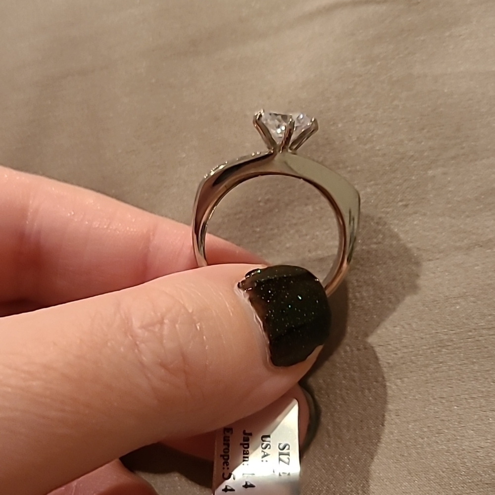 Cubic zirconia stainless steel flat rounded top band ring - Picture 8 of 9